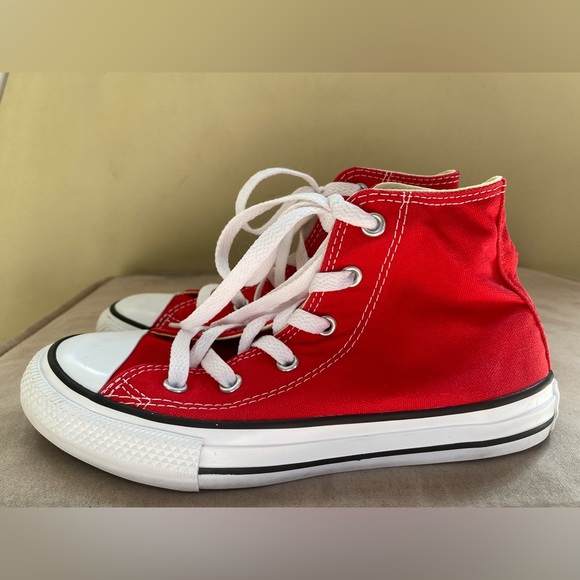 Converse Allstars Red High-Top Kids Sneakers Size 1 - Picture 2 of 5